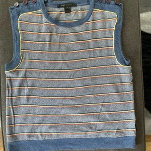 Sleeveless knit shirt